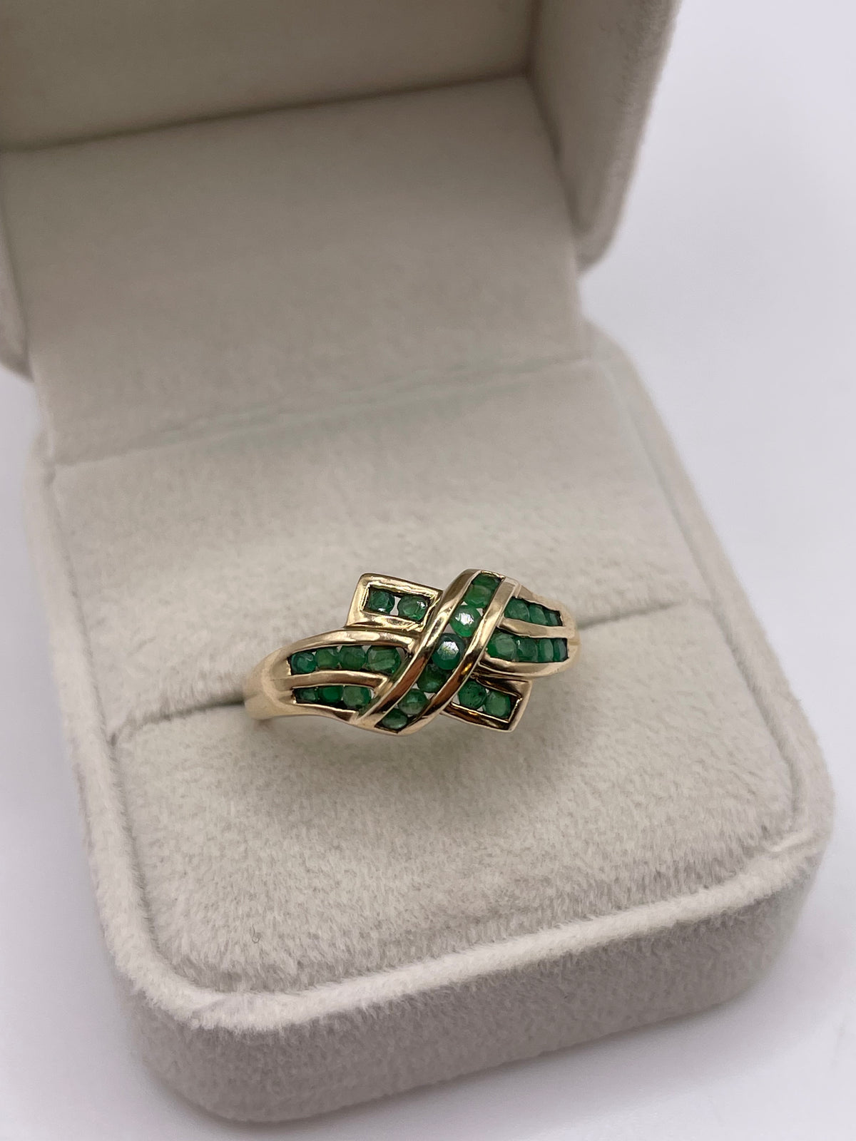 9ct gold emerald cluster ring