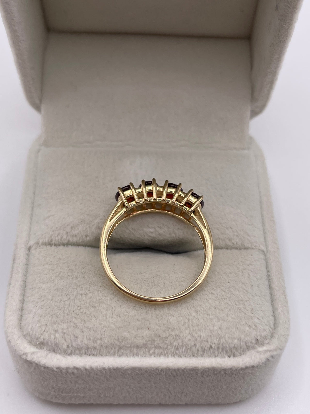 9ct gold garnet and diamond ring