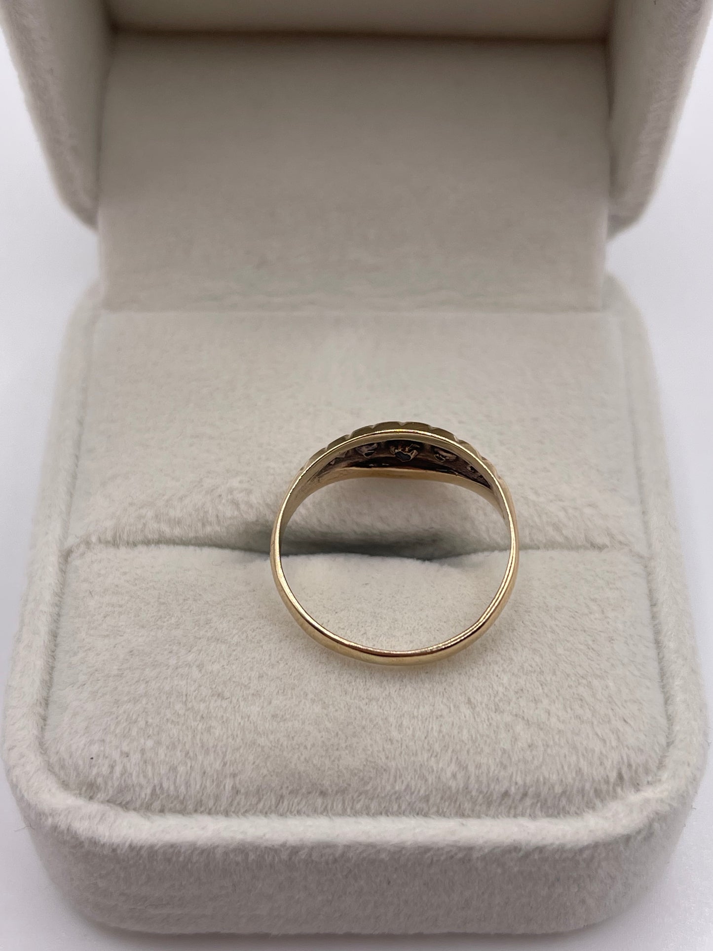 9ct gold sapphire ring