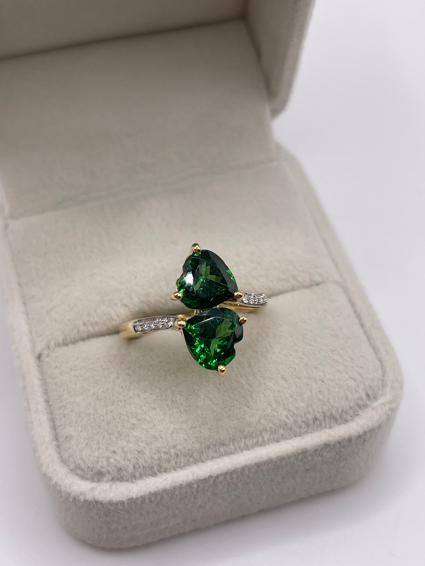 18ct gold garnet and diamond ring