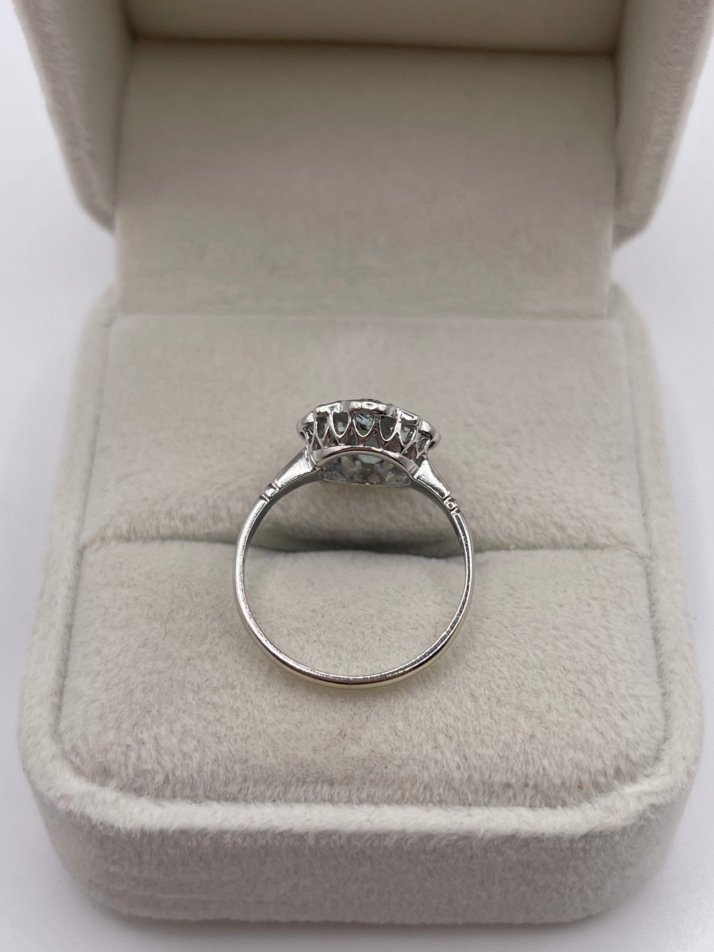 9ct white gold aquamarine and diamond ring