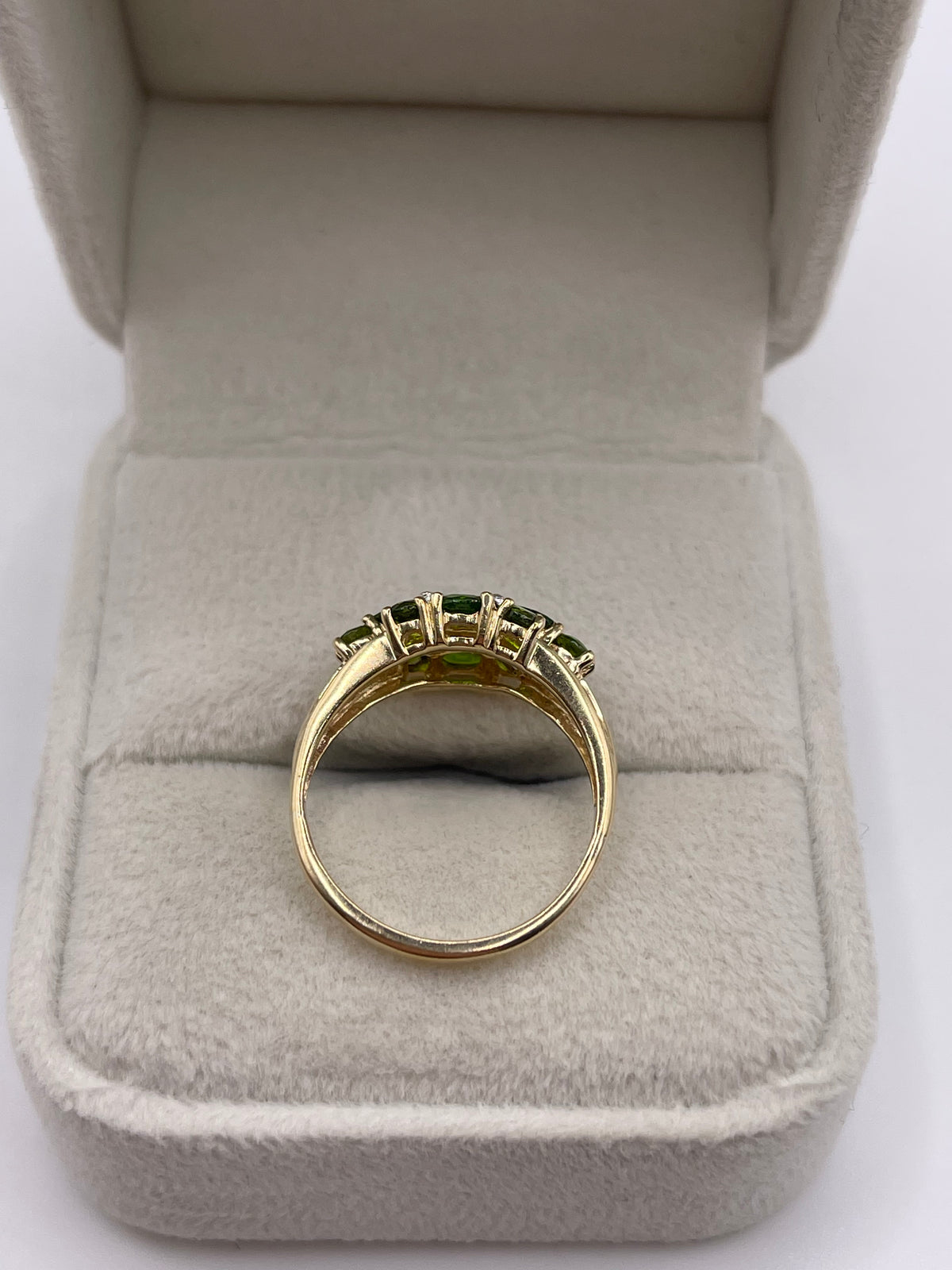 9ct gold diopside and diamond ring
