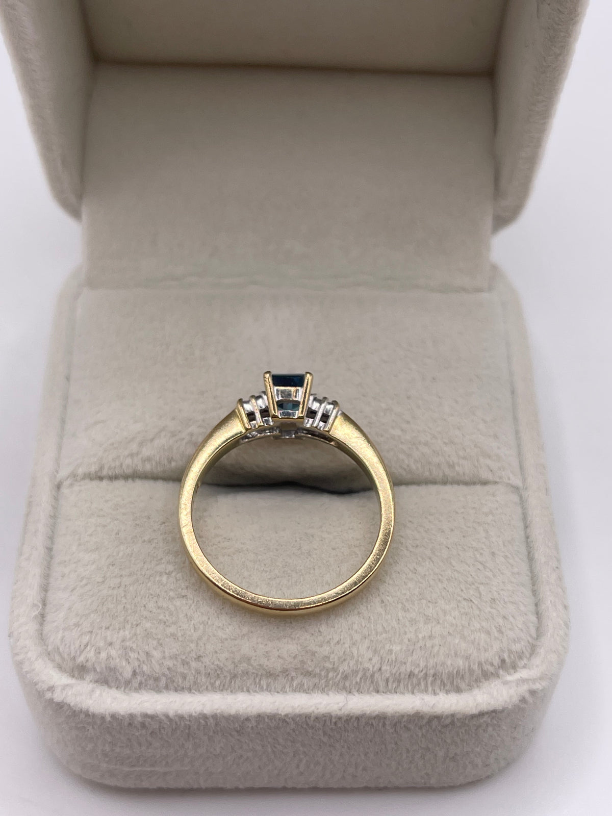 9ct gold topaz and diamond ring