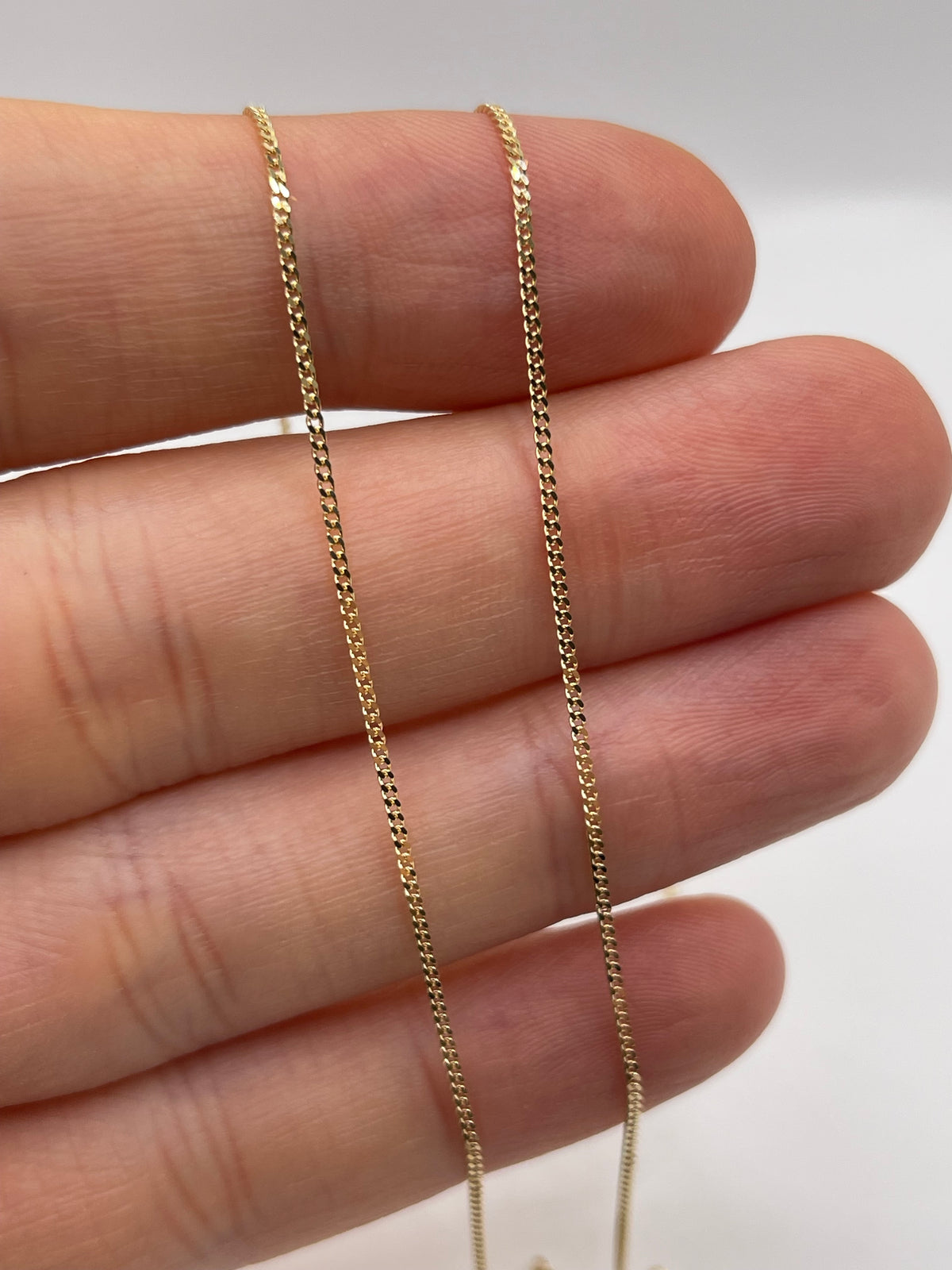 9ct gold chain 574
