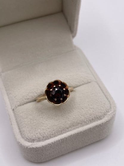 9ct gold garnet ring