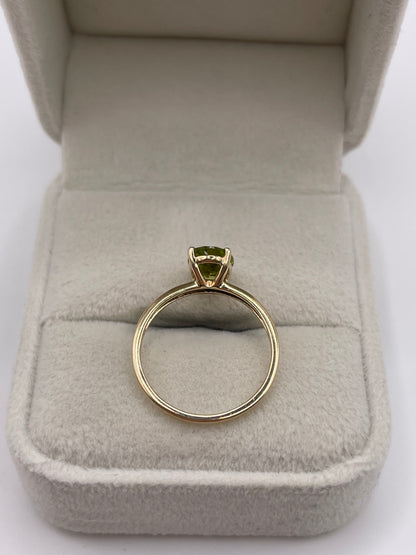 9ct gold peridot ring