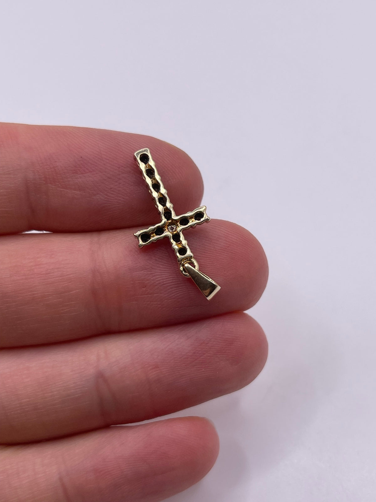 9ct gold diamond pendant