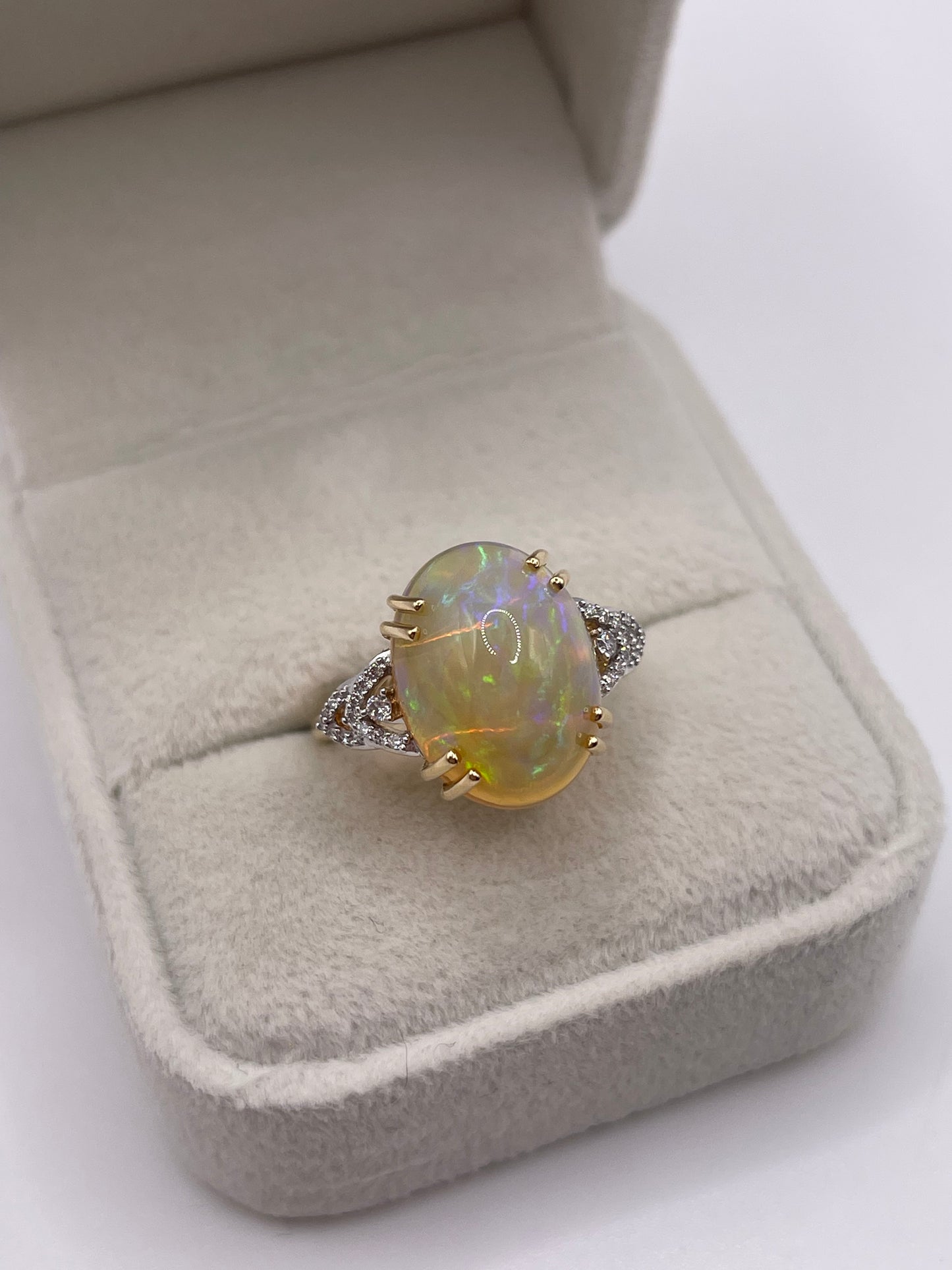 14ct gold opal and diamond ring