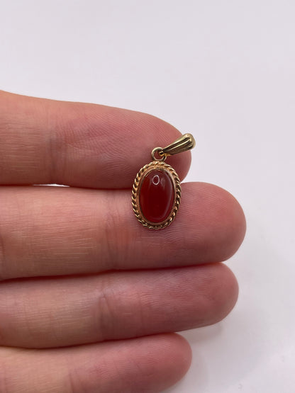 9ct gold carnelian pendant