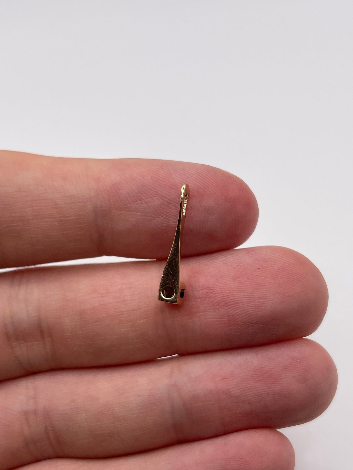 9ct gold sapphire pendant