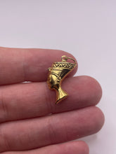 Load image into Gallery viewer, 9ct gold queen Nefertiti charm
