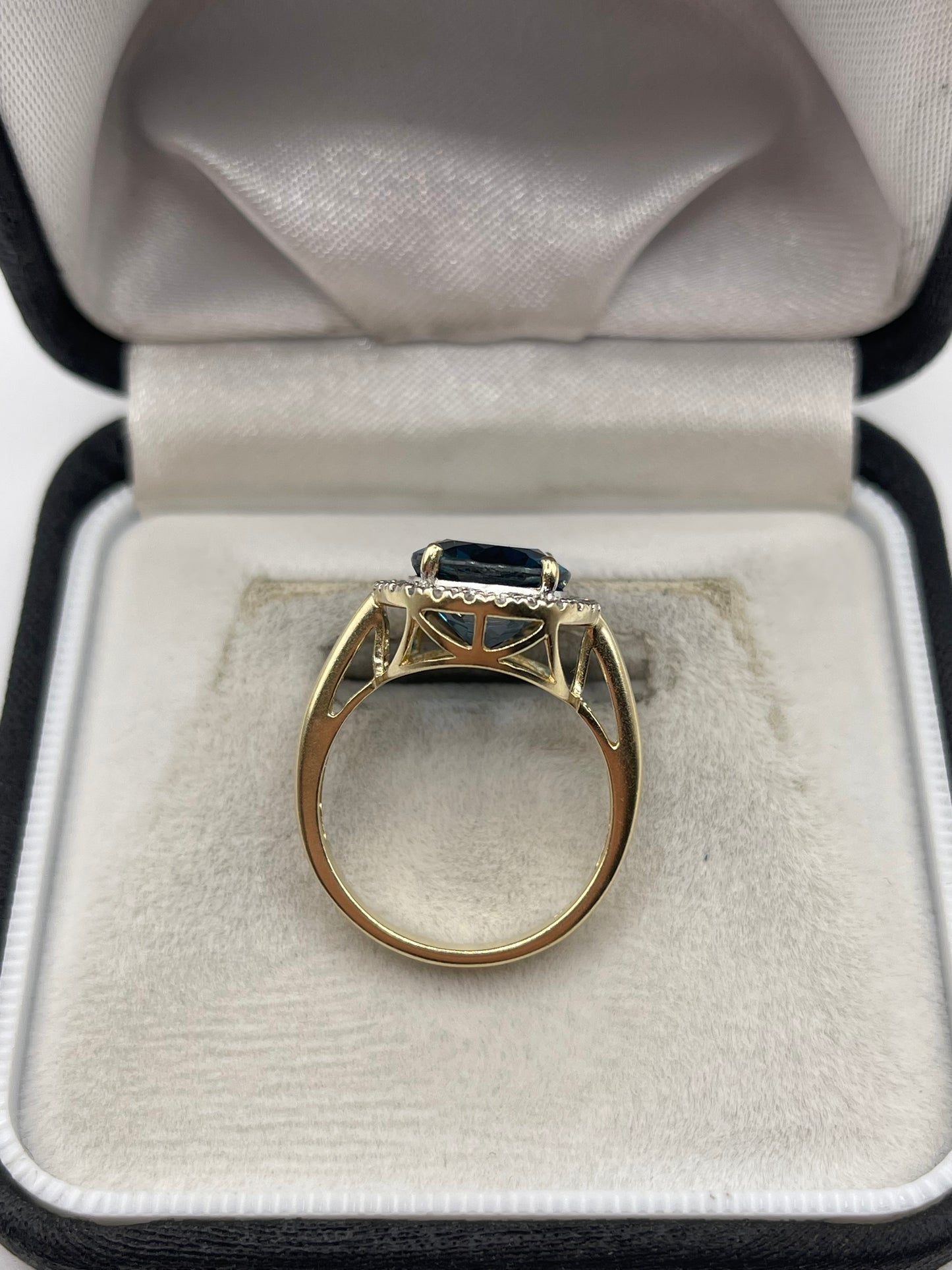 9ct gold London blue topaz and diamond ring