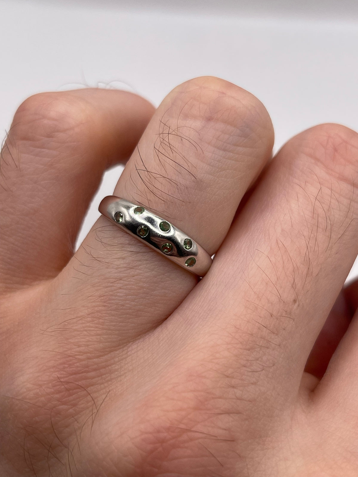 9ct white gold tsavorite garnet ring
