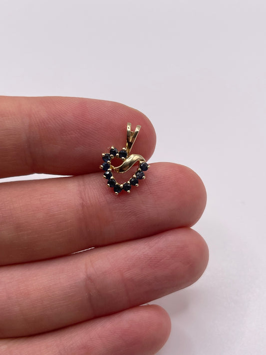 9ct gold sapphire heart pendant