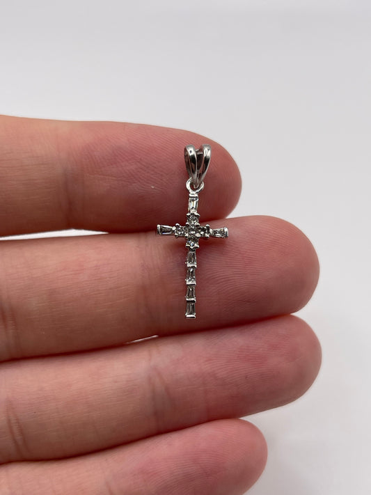 18ct white gold 25 point diamond cross pendant