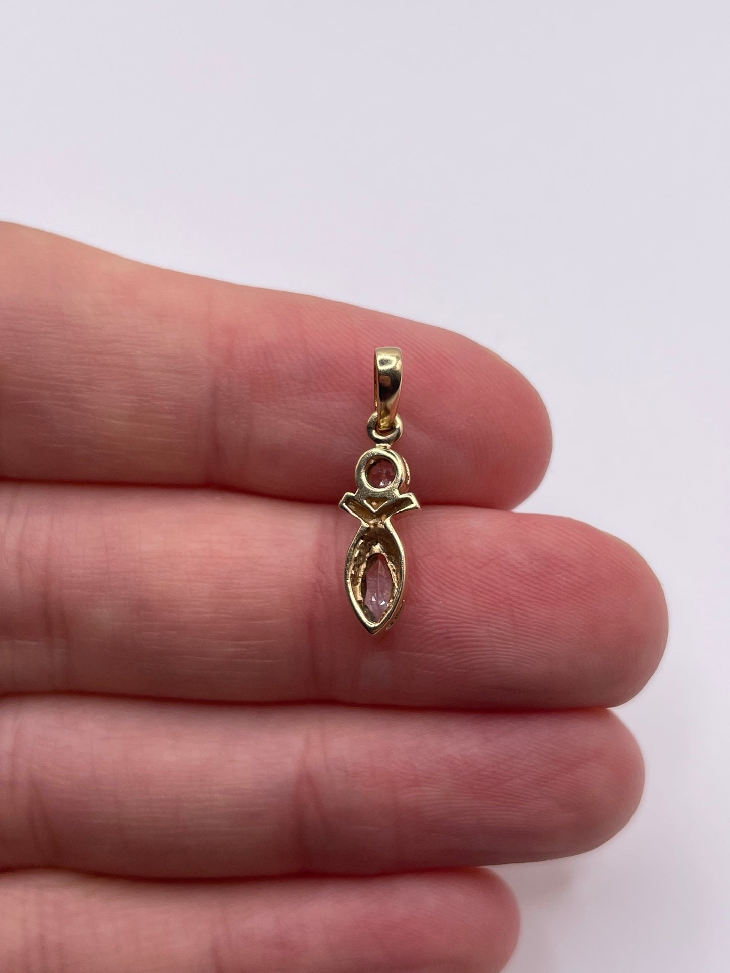 9ct gold blue topaz pendant