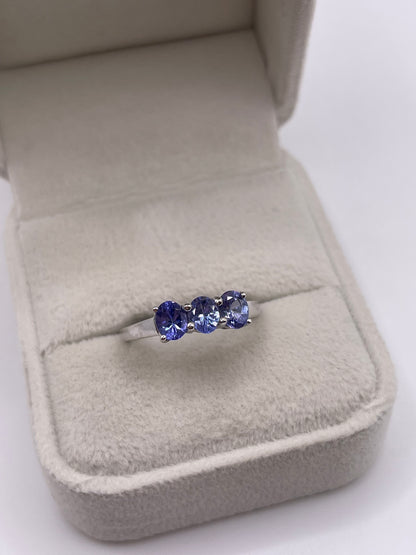 9ct white gold tanzanite ring