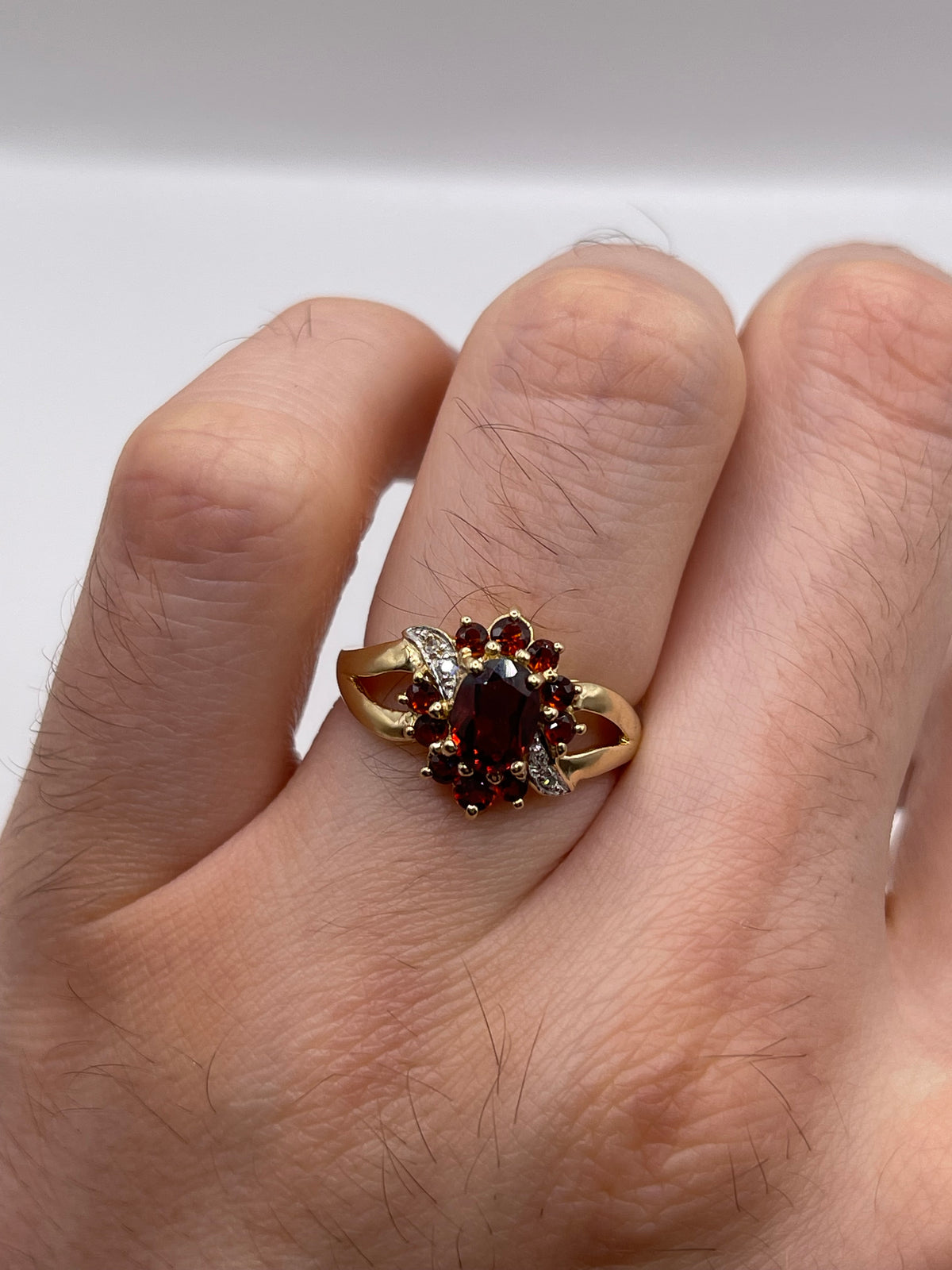 9ct gold garnet and diamond ring