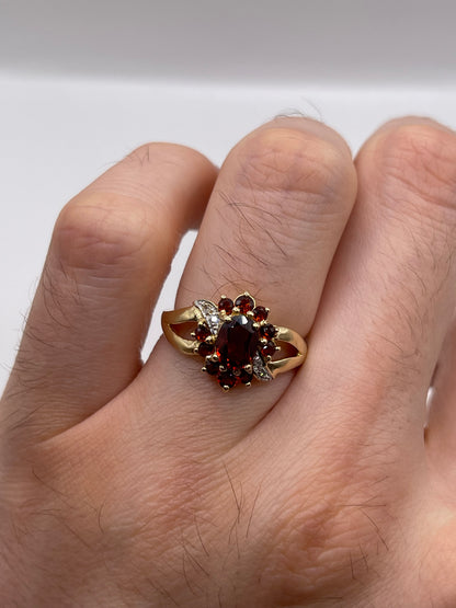 9ct gold garnet and diamond ring