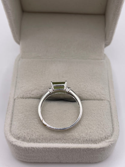 9ct white gold peridot and diamond ring