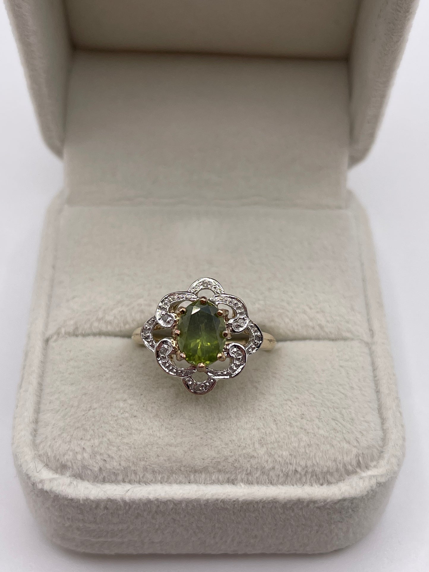 9ct gold quartz and diamond ring
