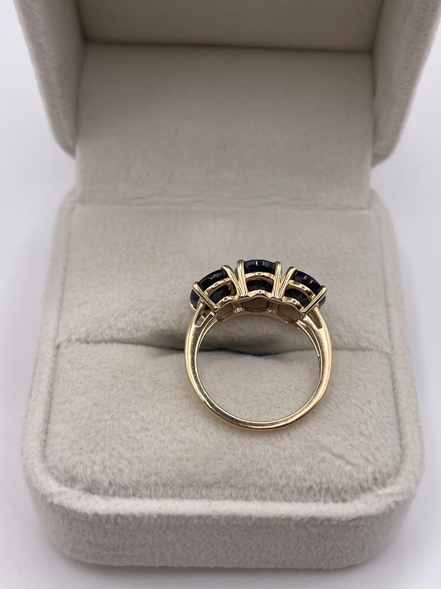 9ct gold sapphire ring