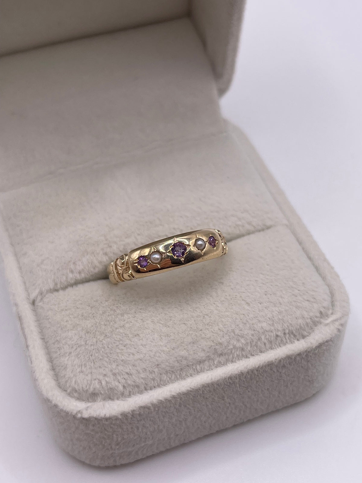 9ct gold amethyst and pearl gypsy ring
