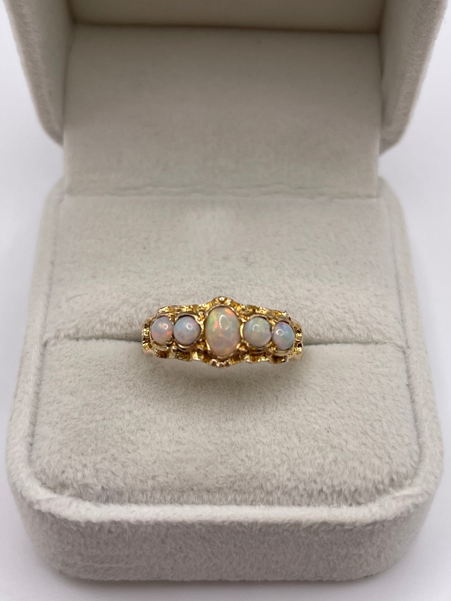 9ct gold opal ring