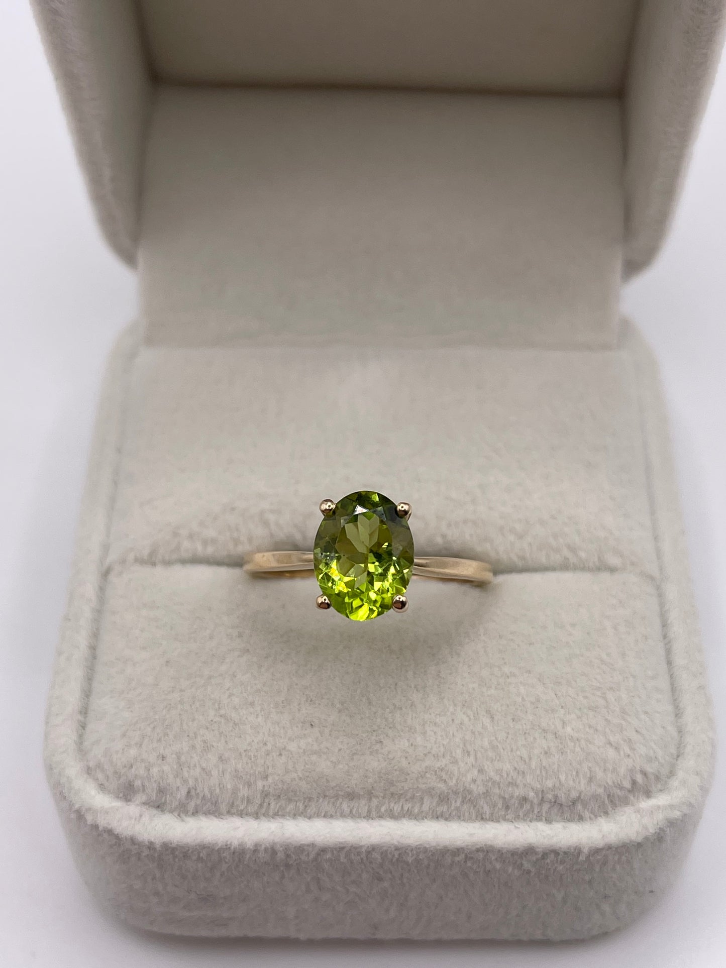9ct gold peridot ring