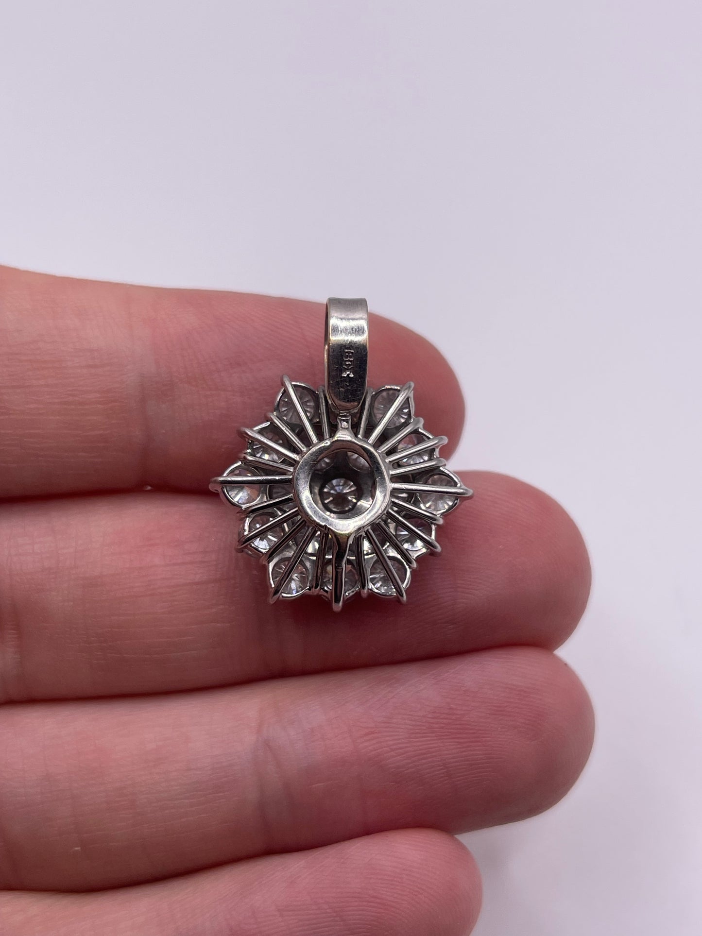 18ct white gold 3.85ct diamond cluster pendant
