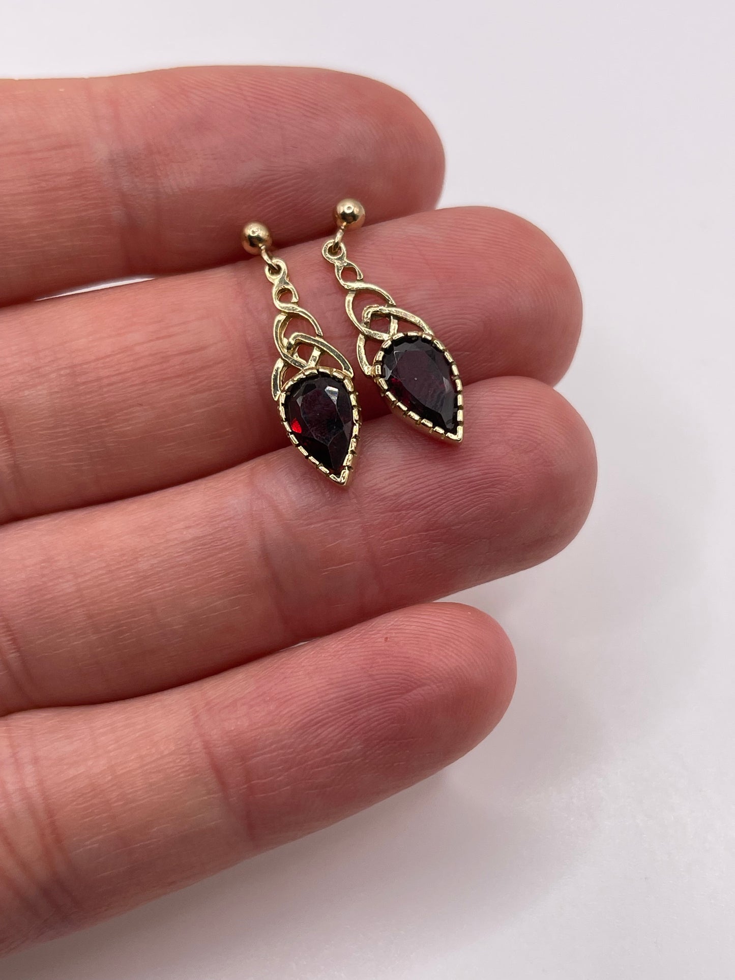9ct gold garnet earrings