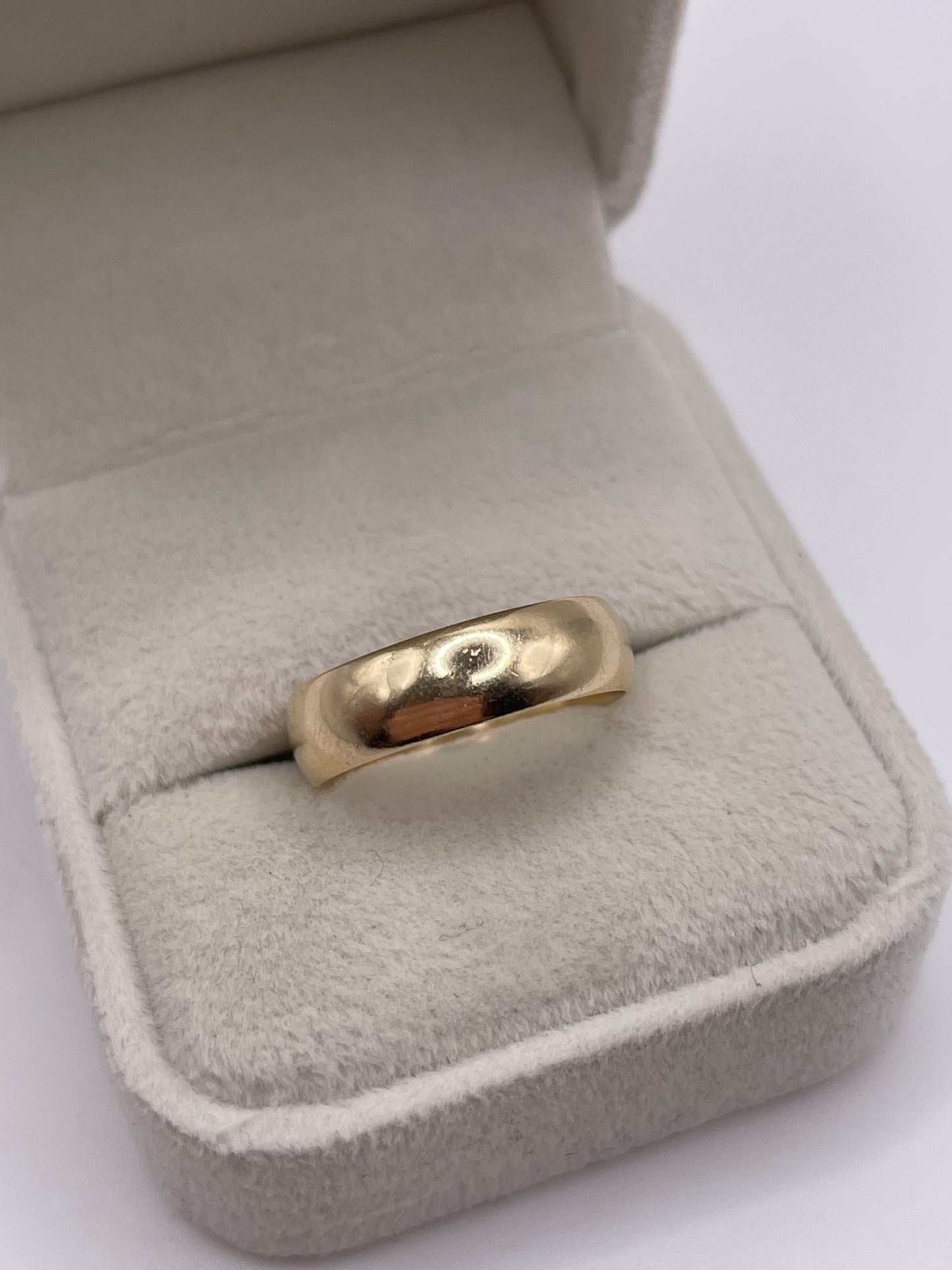 9ct gold band