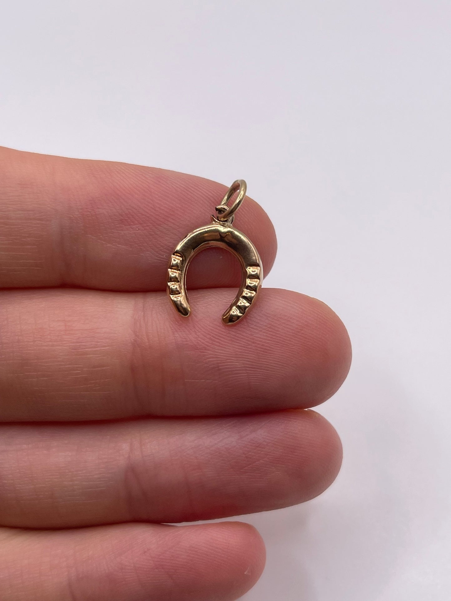 9ct gold horseshoe charm