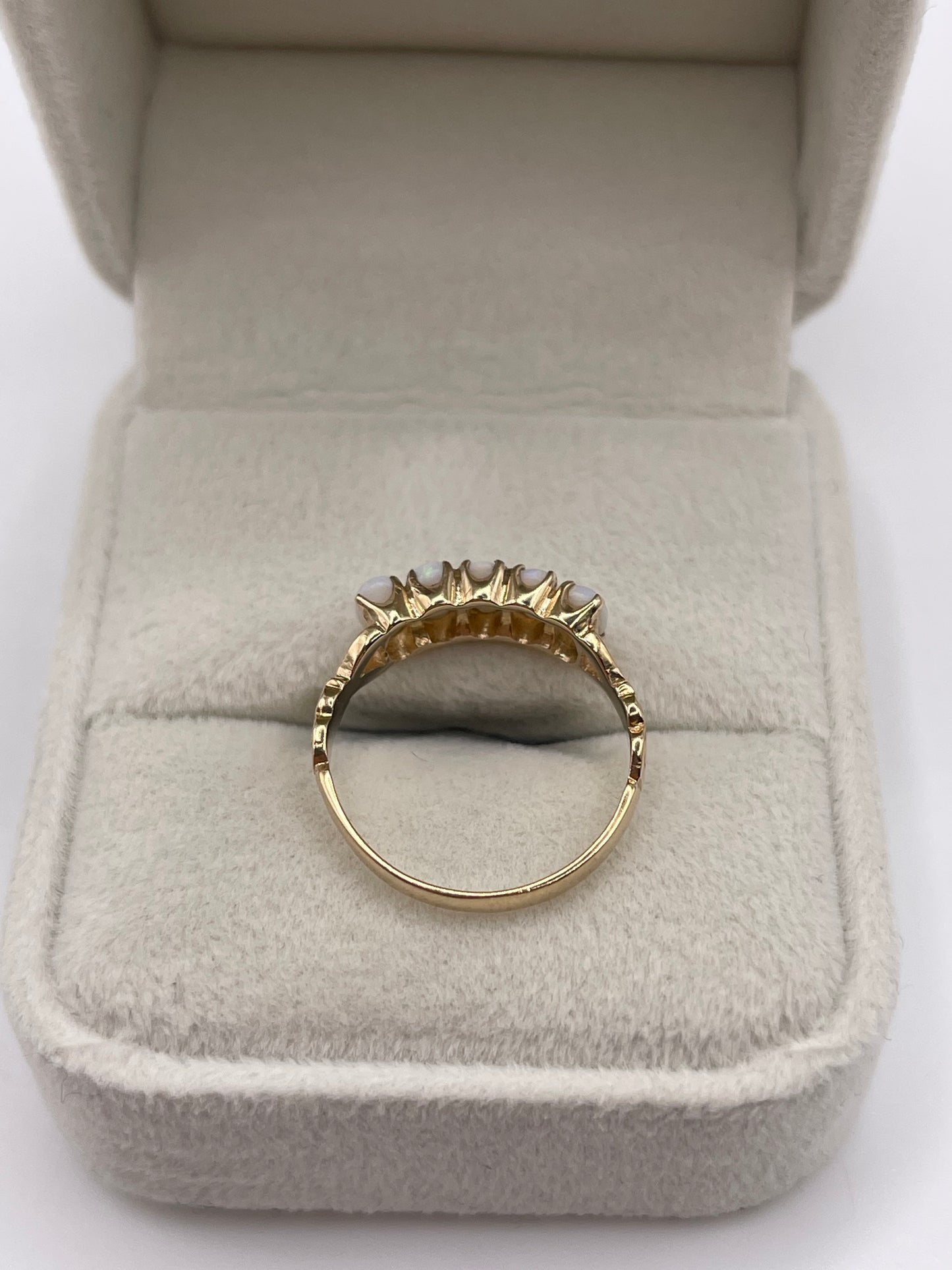 9ct gold opal ring