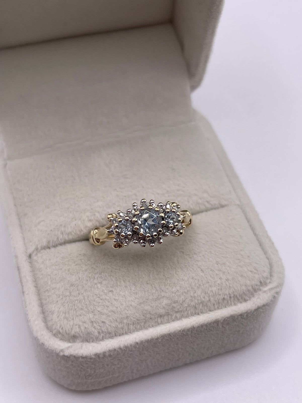 9ct gold aquamarine and diamond ring