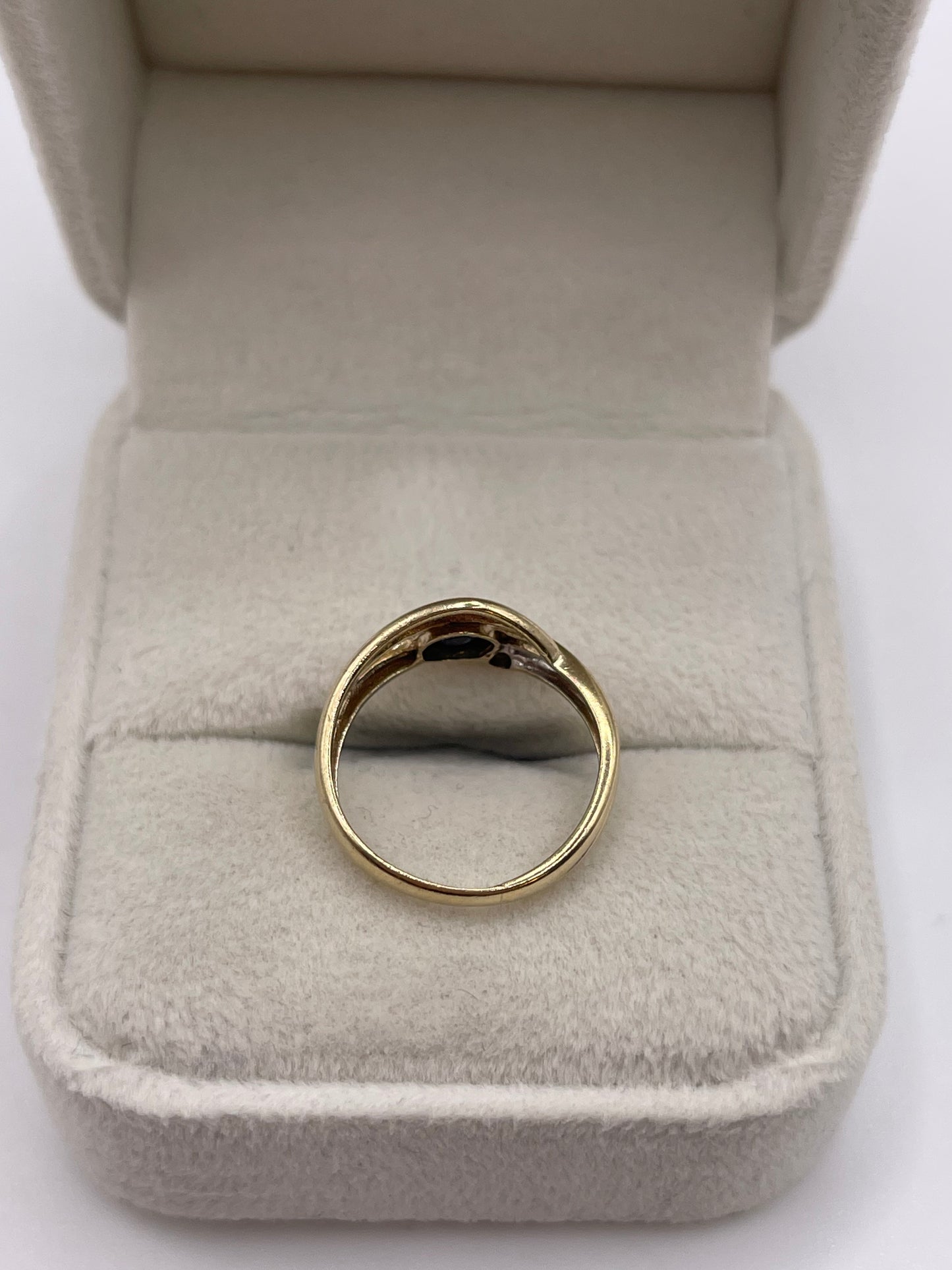 9ct gold sapphire and diamond ring