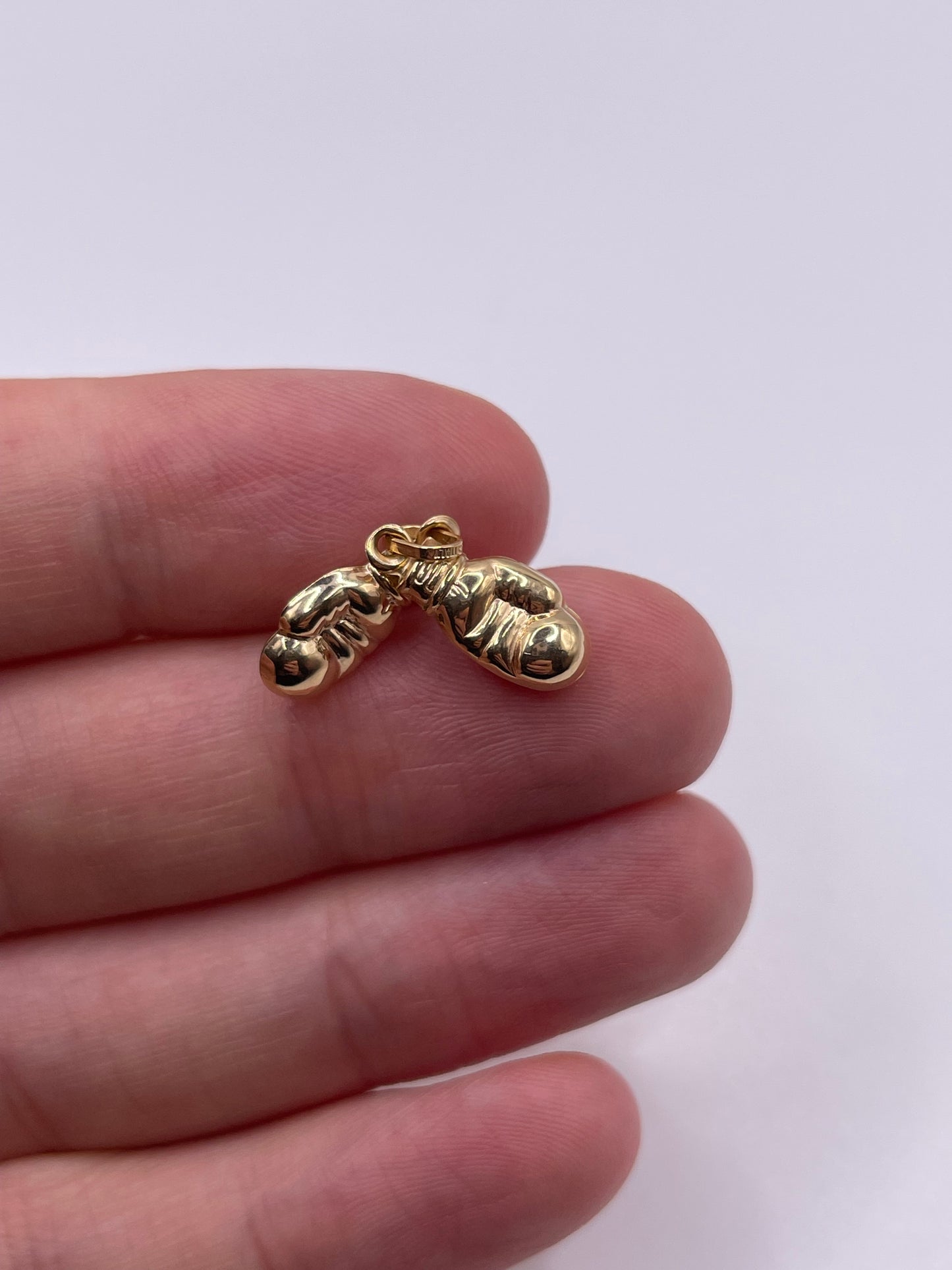 9ct gold boxing glove charm