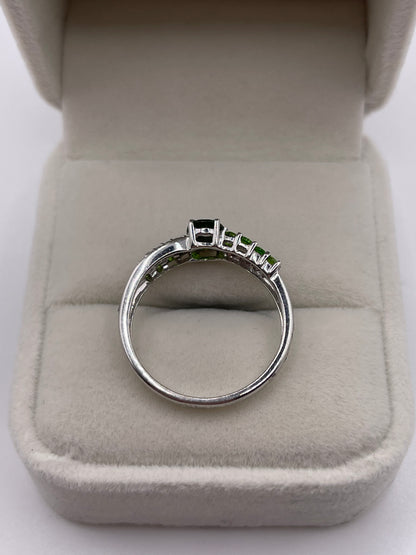 9ct white gold diopside and diamond ring