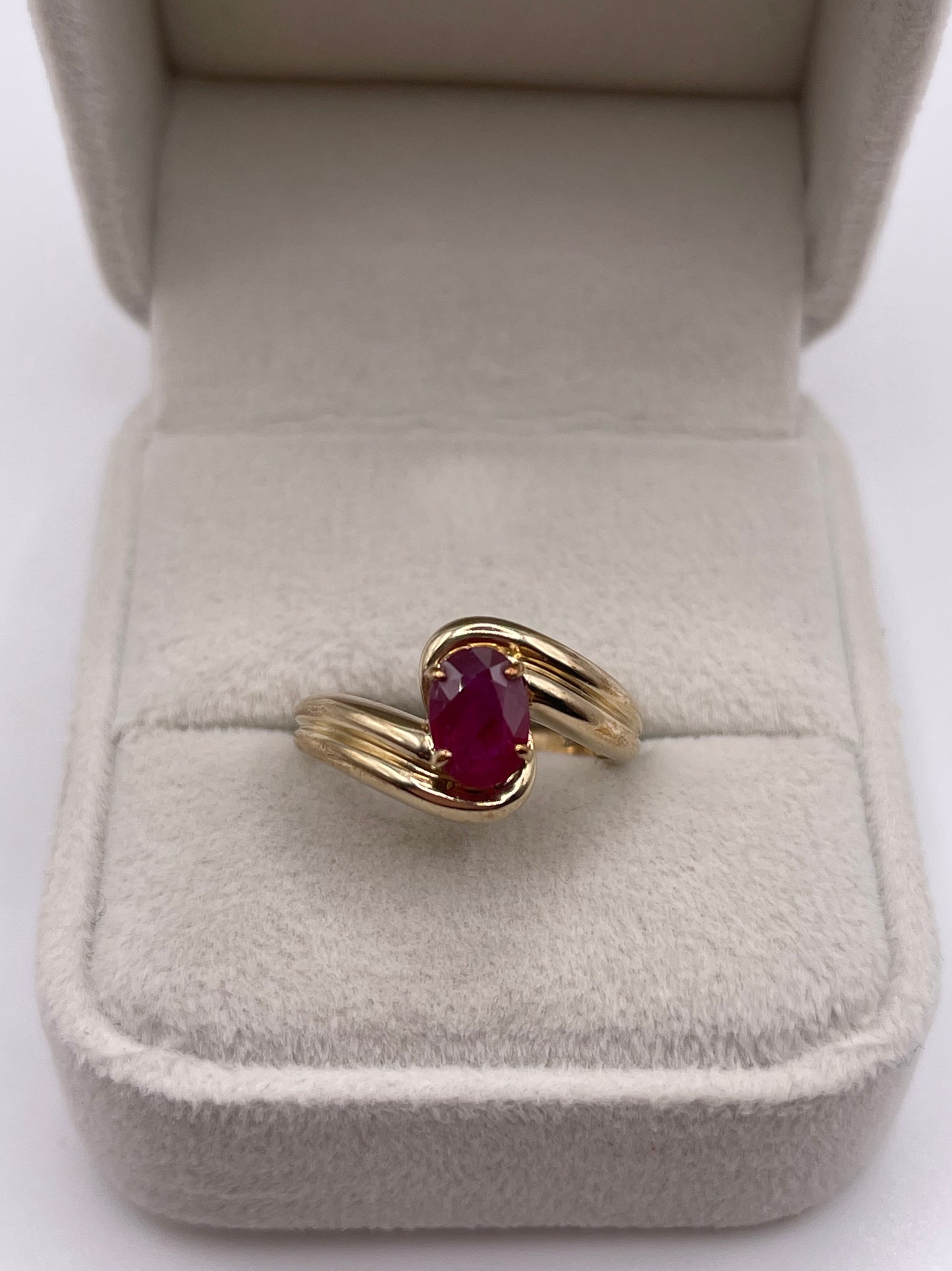 9ct gold ruby ring