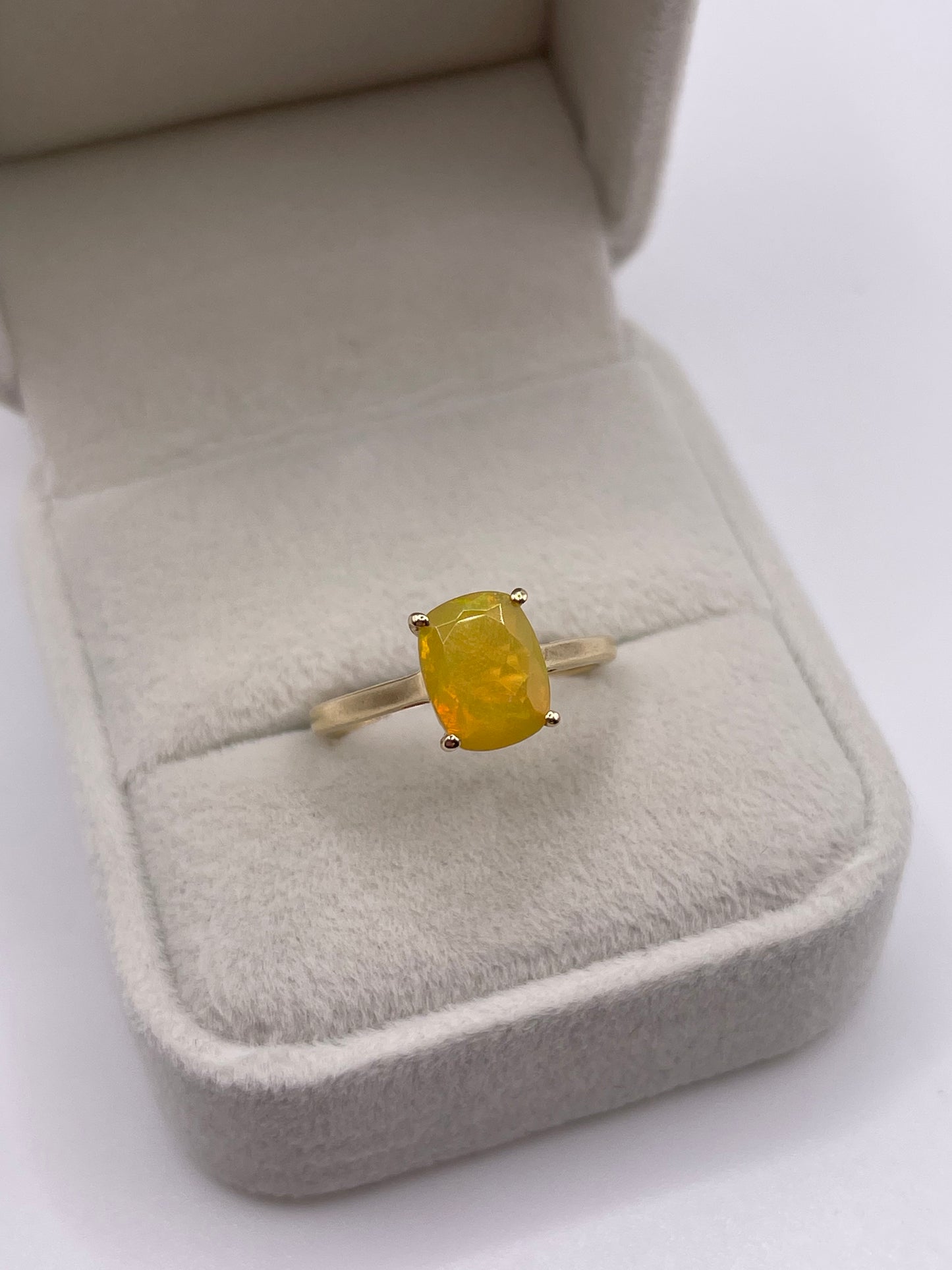 9ct gold opal ring