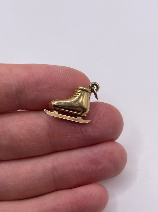9ct gold ice skate charm