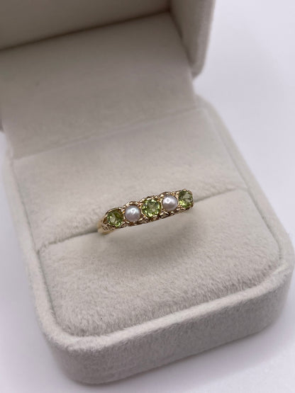 9ct gold peridot and pearl ring