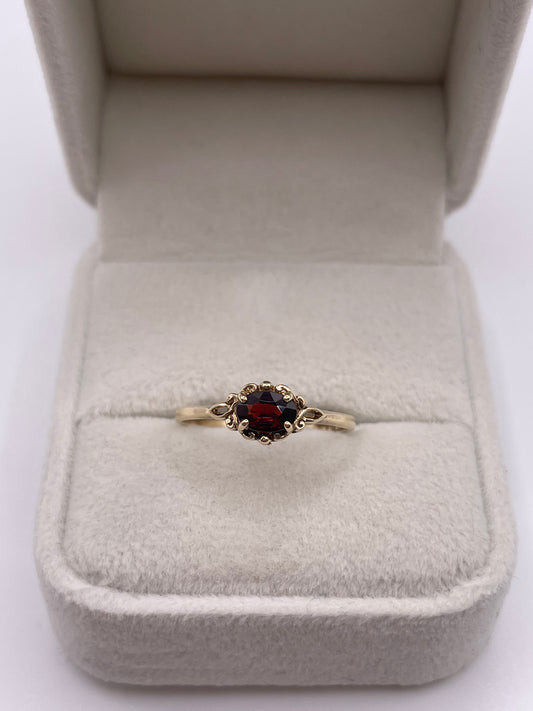 9ct gold garnet ring