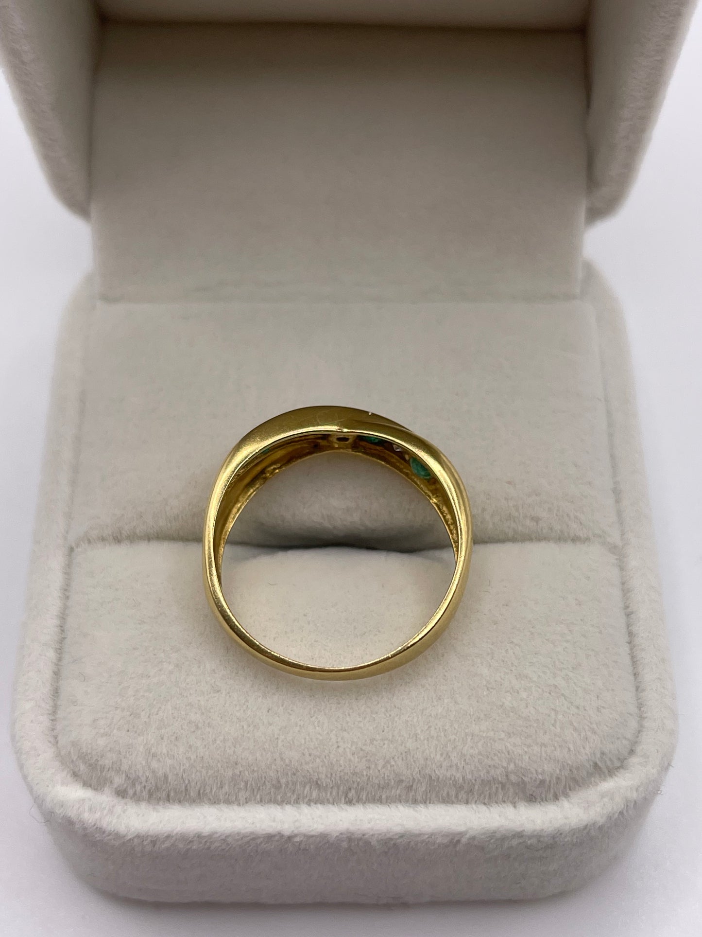 18ct gold and emerald and diamond ring