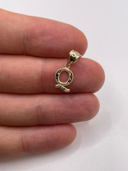 9ct gold initial Q pendant