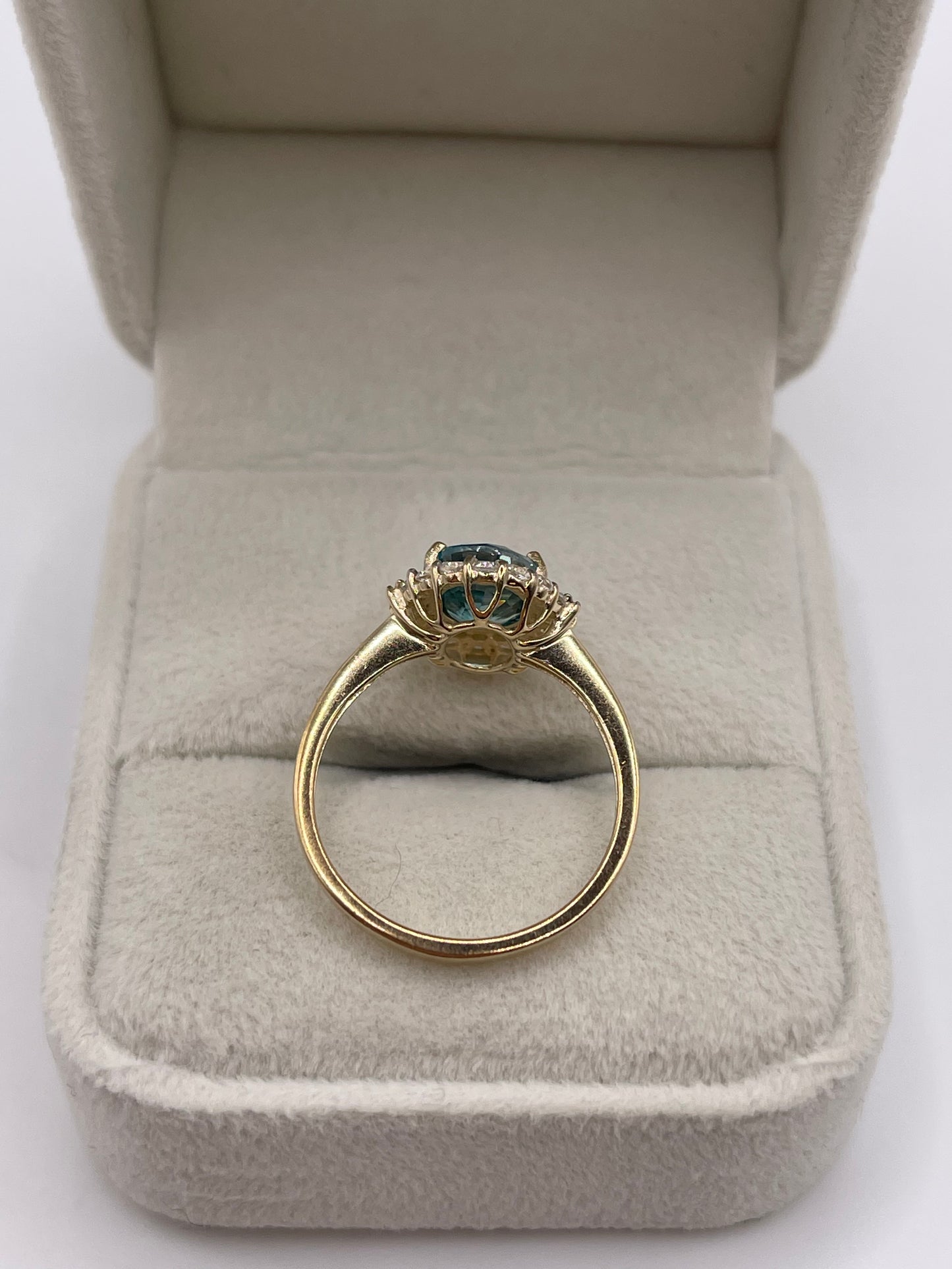 9ct gokd zircon cluster ring