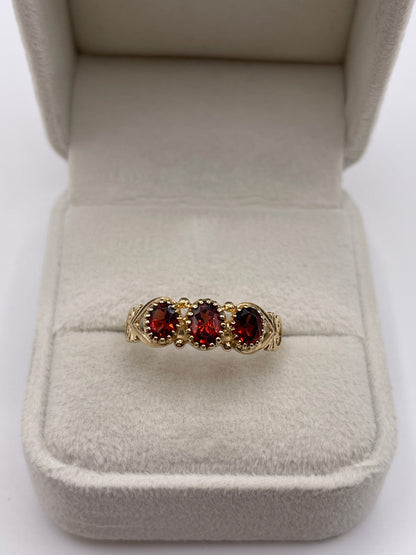9ct gold garnet ring