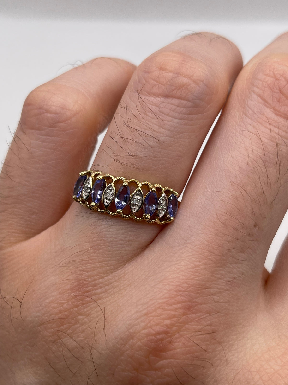 9ct gold tanzanite and diamond ring