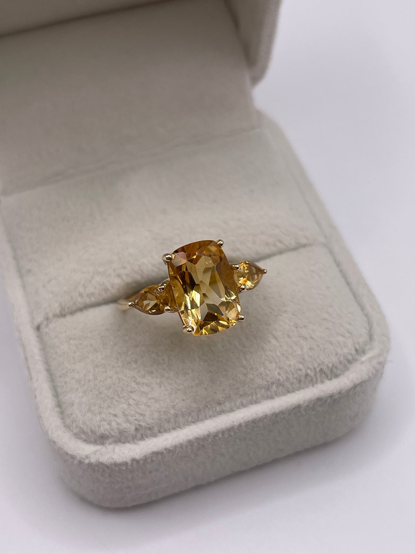 9ct gold citrine ring