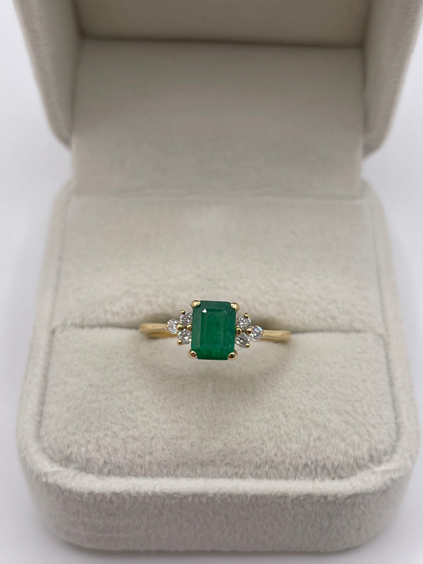 18ct gold emerald and diamond ring